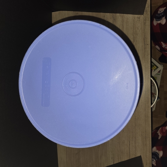 Tupperware 9 qt storage container with lid 255 and 1203 - Picture 3 of 9